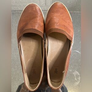 FRYE Melanie Women Slip-On Leather Sneaker Cognac Brown Flat Ballet Shoe 6.5